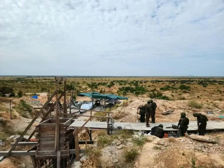 Exército deflagra operação contra garimpo ilegal em Terra Indígena e destrói acampamentos em Roraima
