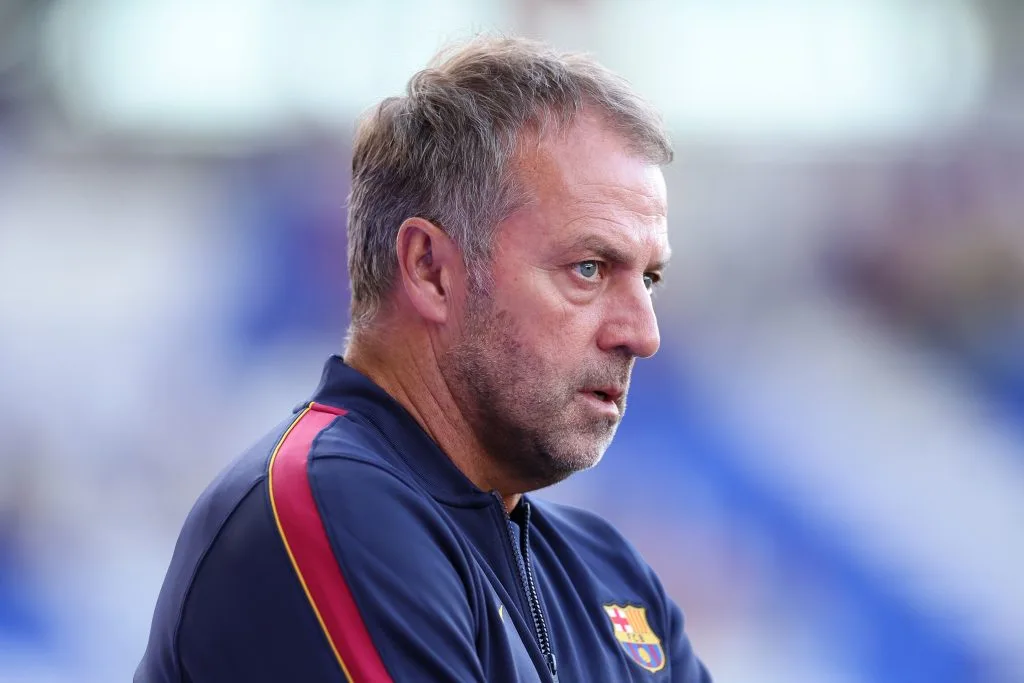 Hansi Flick não poupa elogios a Raphinha ao falar de sua renovação com o Barcelona
