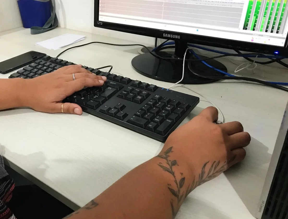Programa oferece 500 vagas para curso gratuito de inglês e capacitação profissional no PI; veja como participar