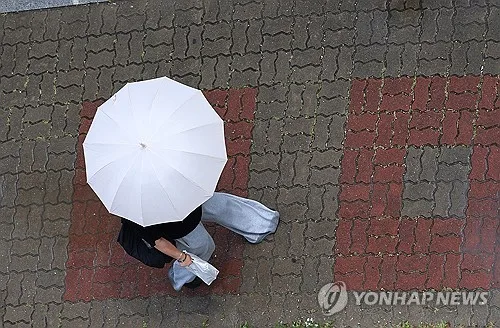 부산·울산·경남 흐리고 곳에 따라 비…낮 기온 29~33도