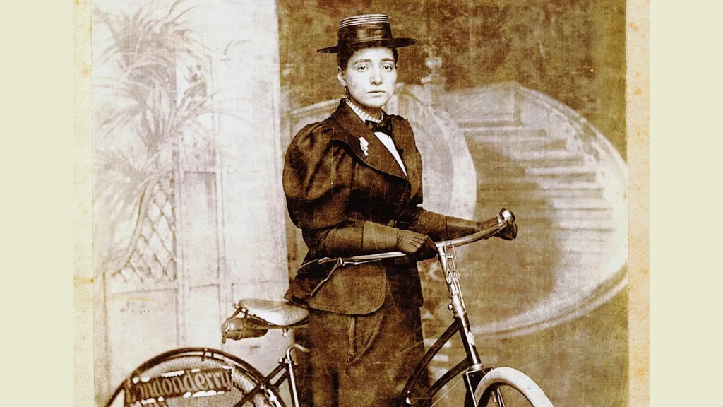 Annie Londonderry, la mère de famille qui fit le premier tour du monde féminin en vélo