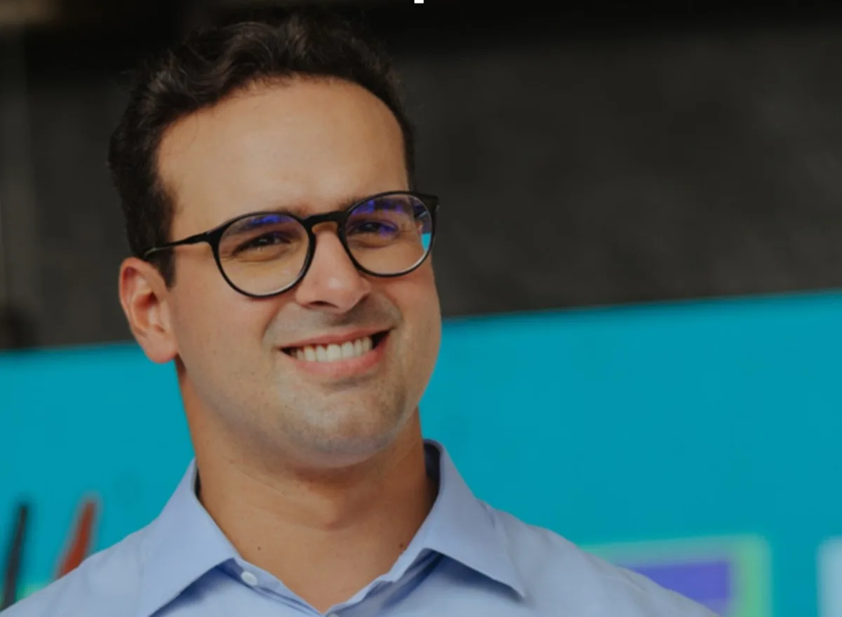 Cícero Lucena entra com ação no TRE-PB contra Lucas Ribeiro por suposto aumento na folha em ano eleitoral