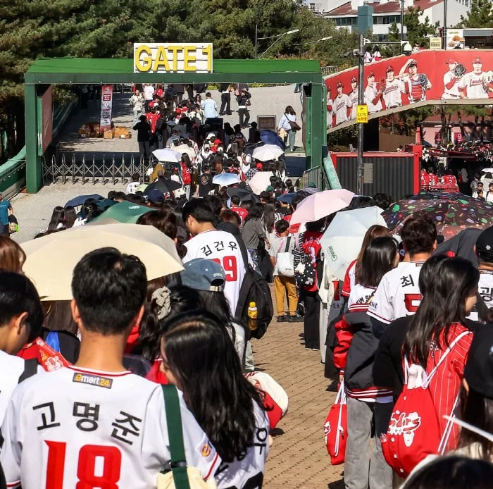"5강 못가서 죄송합니다" 선수들 아이디어로 2만3천명의 관중을 모았다[인천 리포트]