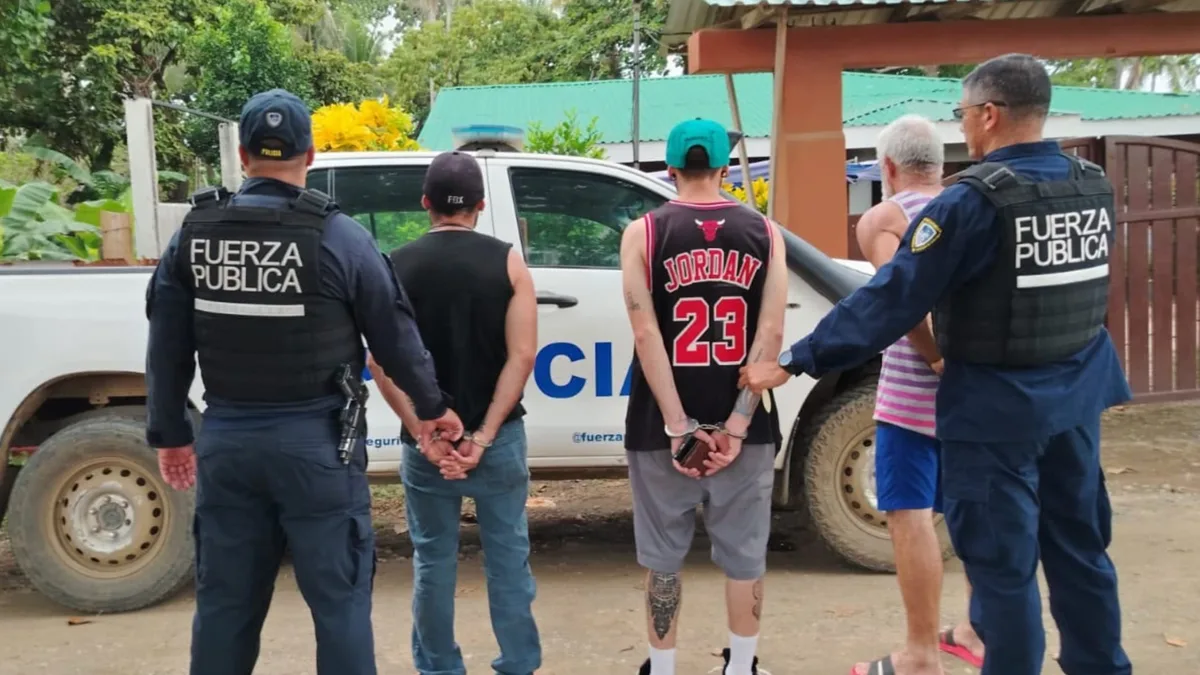 Tres personas fueron detenidas con 101 huevos de tortuga lora durante arribada en Costa Rica