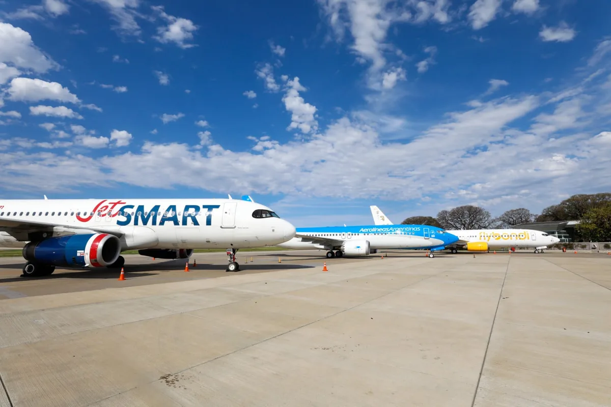 ¿Quiénes están ganando con la crisis de Flybondi? La pelea desigual de tres aerolíneas por el 26% del mercado