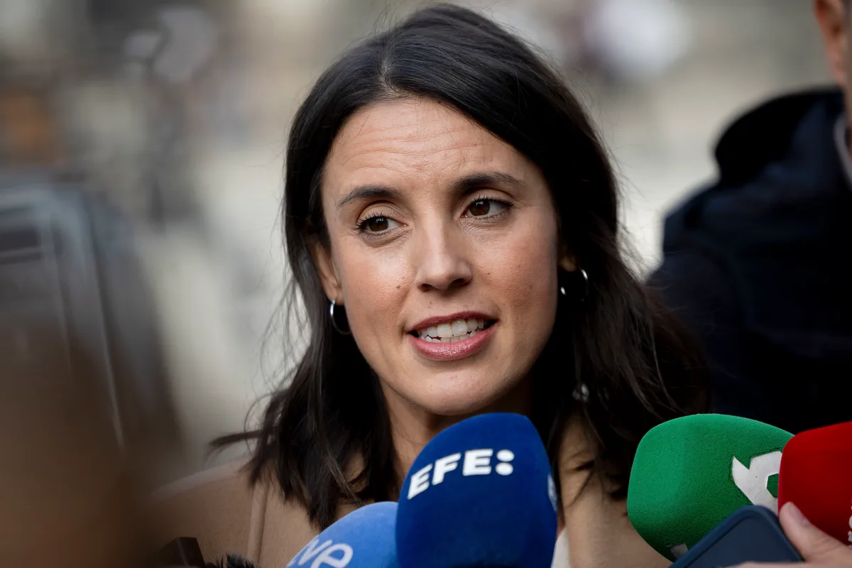 Podemos endurece su discurso contra el PSOE y se reivindica como los "Robin Hood" que cogerán "el dinero de los ricos y lo devolverán a los trabajadores"