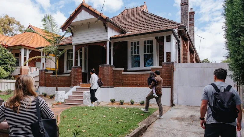 A single bid secures keys to inner west home for $150,000 below reserve