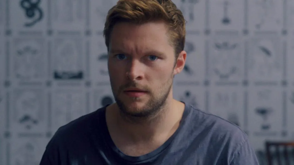 Ator de ‘Midsommar’ se junta ao elenco de ‘Seasons’, novo TERROR do diretor de ‘Acompanhante Perfeita’