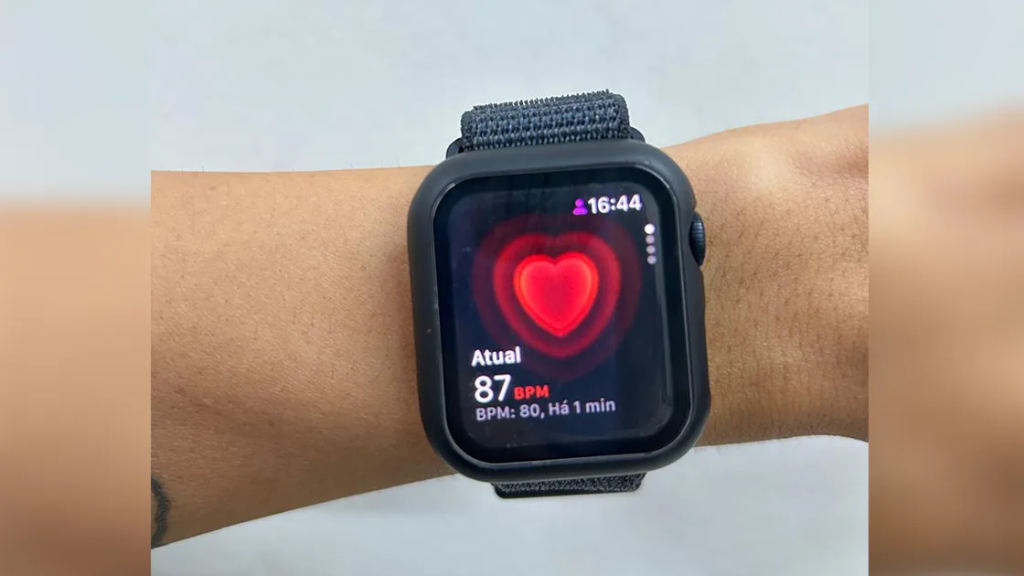 Monitoramento contínuo no pulso: até onde os alertas dos wearables preocupam?