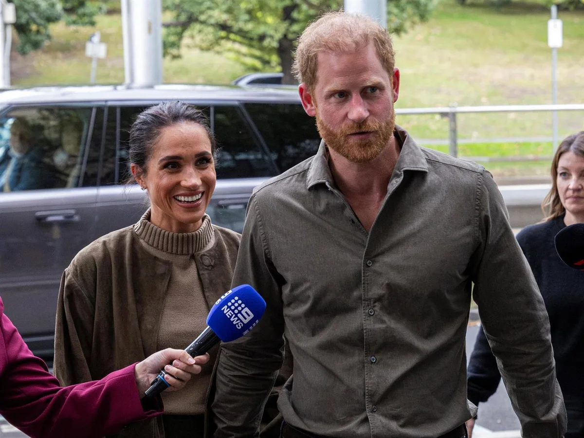 El Príncipe Harry y Meghan Markle aterrizan en Reino Unido con sus hijos Archie y Lilibet