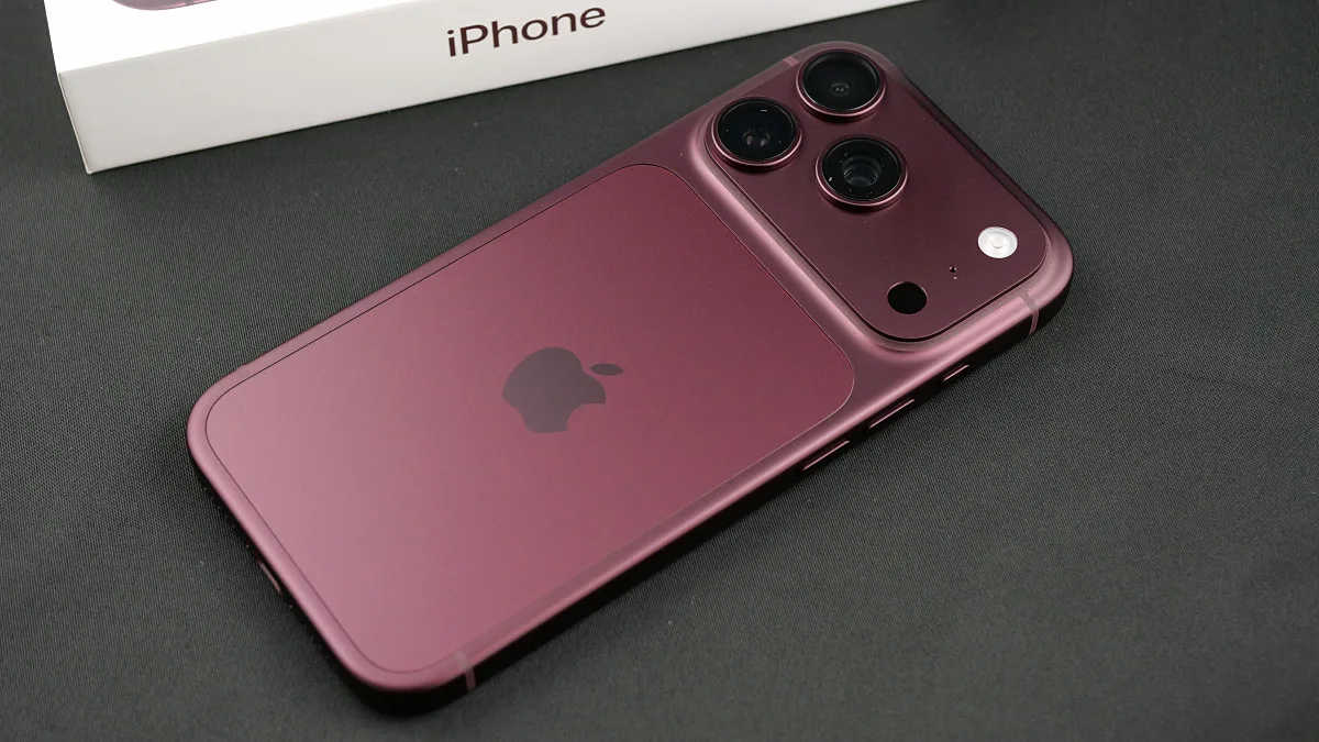 「iPhone 18 Pro」の外観を細かく撮影してみたよレビュー、新色「バーガンディ」はこんな感じでiPhone 17 Proとの比較もあり