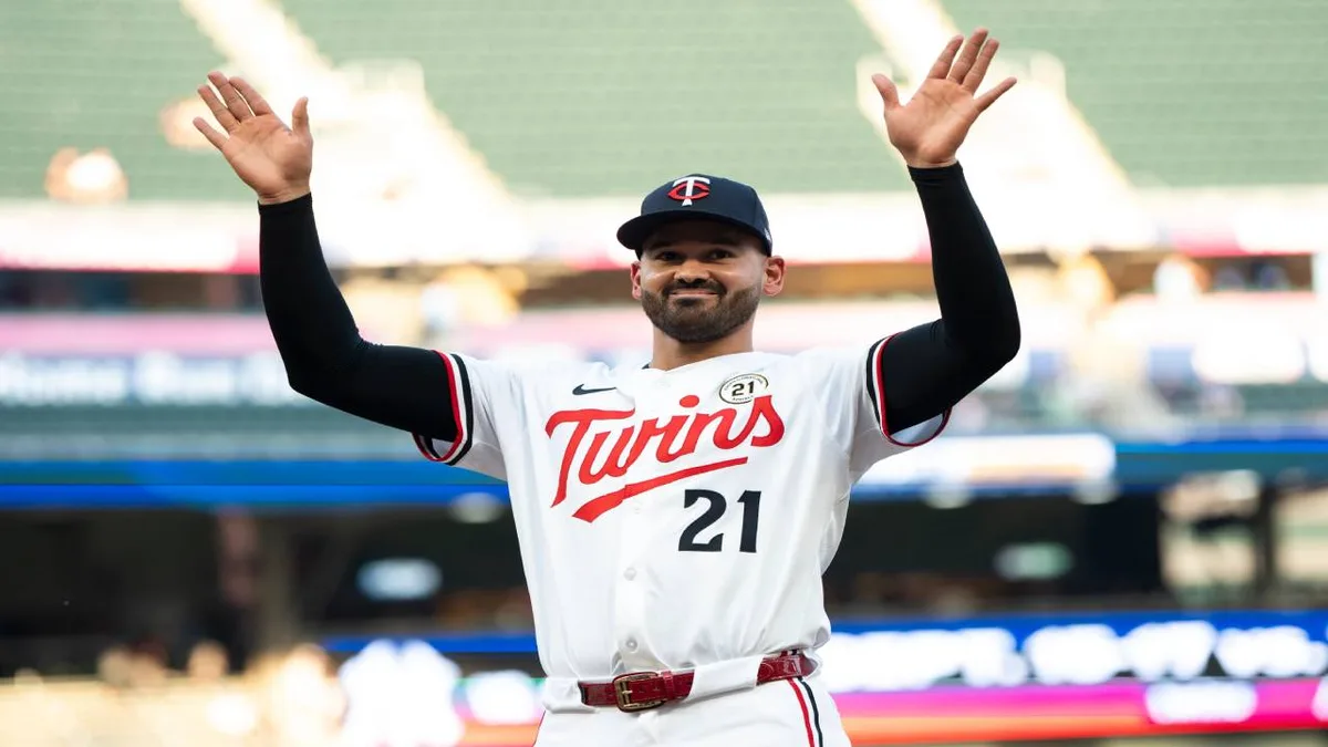 Venezolano Pablo López nominado al premio Roberto Clemente 2026