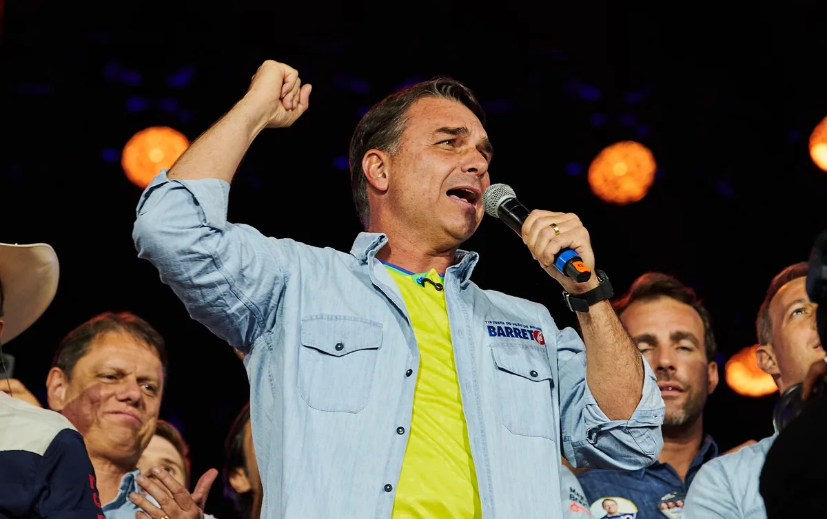 Flávio Bolsonaro cancela agenda deste domingo (23) em Ribeirão Preto, SP
