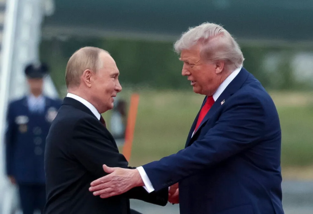 EUA suspendem sanções ao gasóleo russo e Trump garante que Putin vai fornecer imediatamente 300 mil toneladas