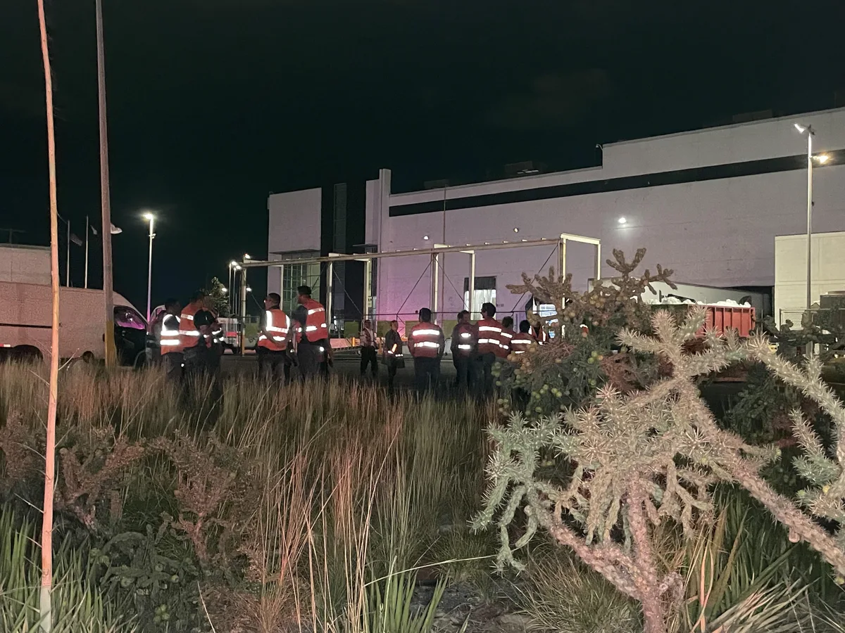Incendio obliga a evacuar a 100 trabajadores de una planta en Ramos Arizpe