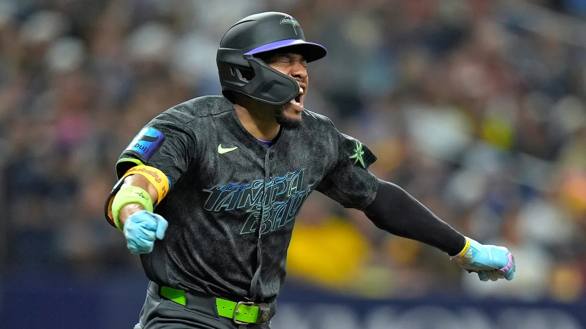 Simpson's RBI single caps 4-run 7th inning as Rays rally to defeat Padres 7-6