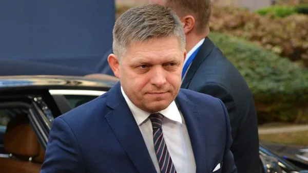 Фицо высмеял одобрение Евросоюзом кредита Украине на 90 миллиардов евро