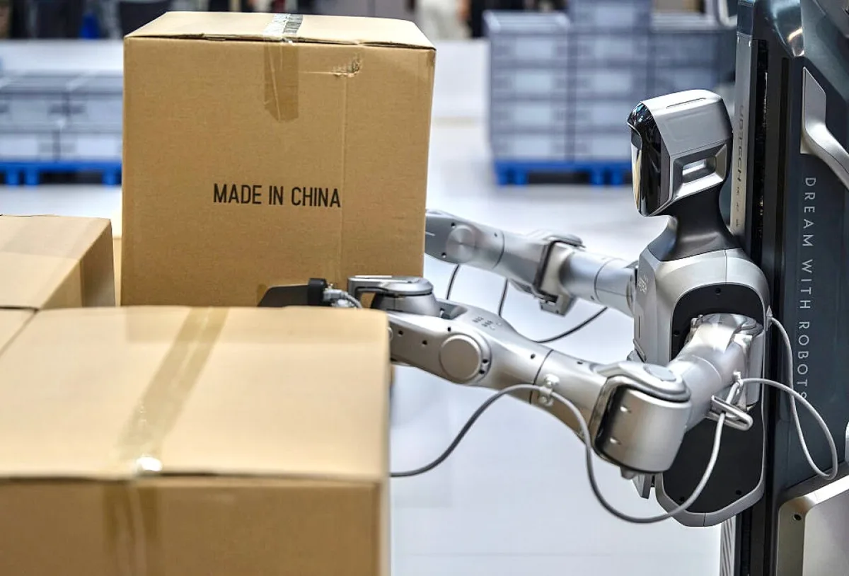 China avanza con las dark factories; México busca encender su industria sin apagar la luz
