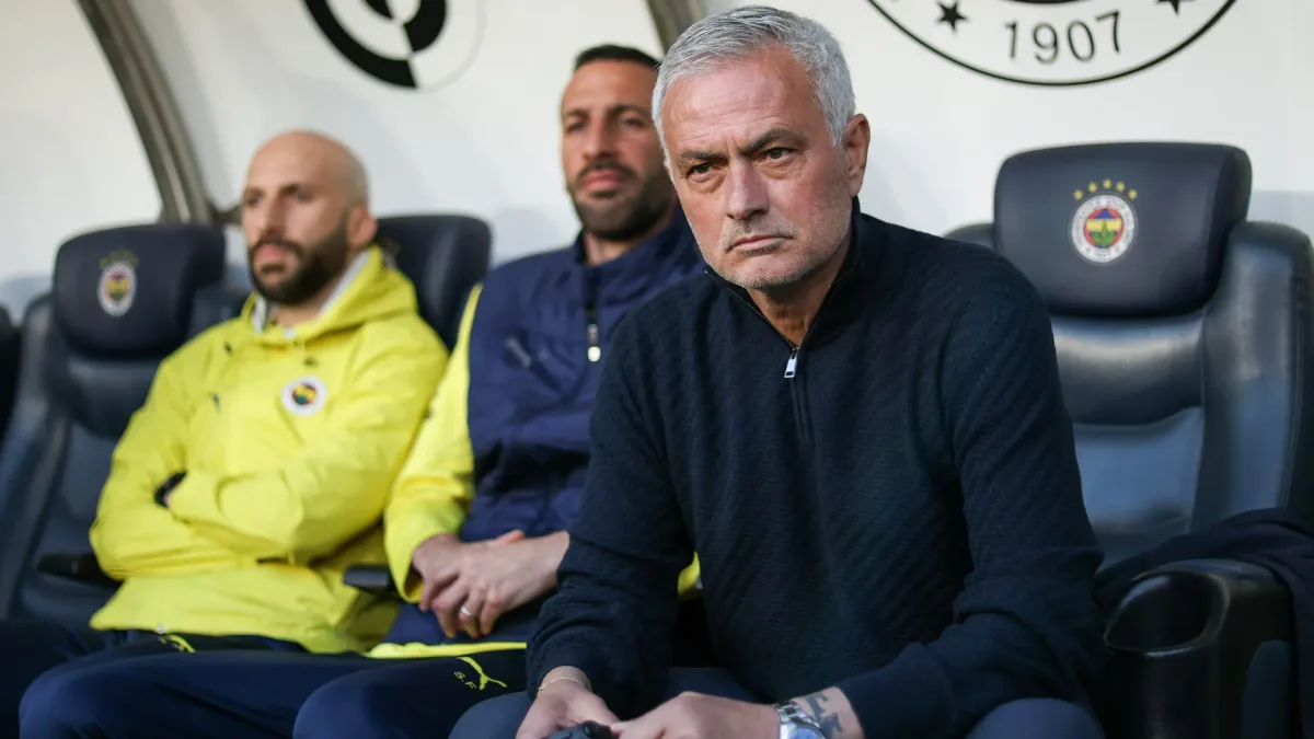 Mourinho comenta provocações a Vini Jr e revela conselho dado ao jogador