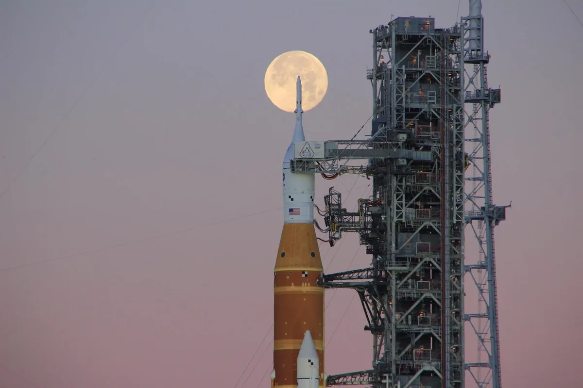 La NASA acelera los preparativos para volver a la Luna: cómo avanza el armado del cohete de Artemis III