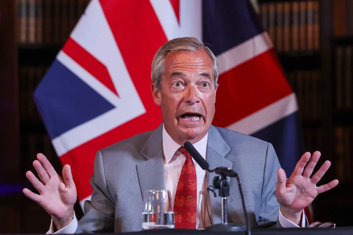 Scandales financiers, chute de popularité, élection contre une poubelle : l'été maudit de Nigel Farage