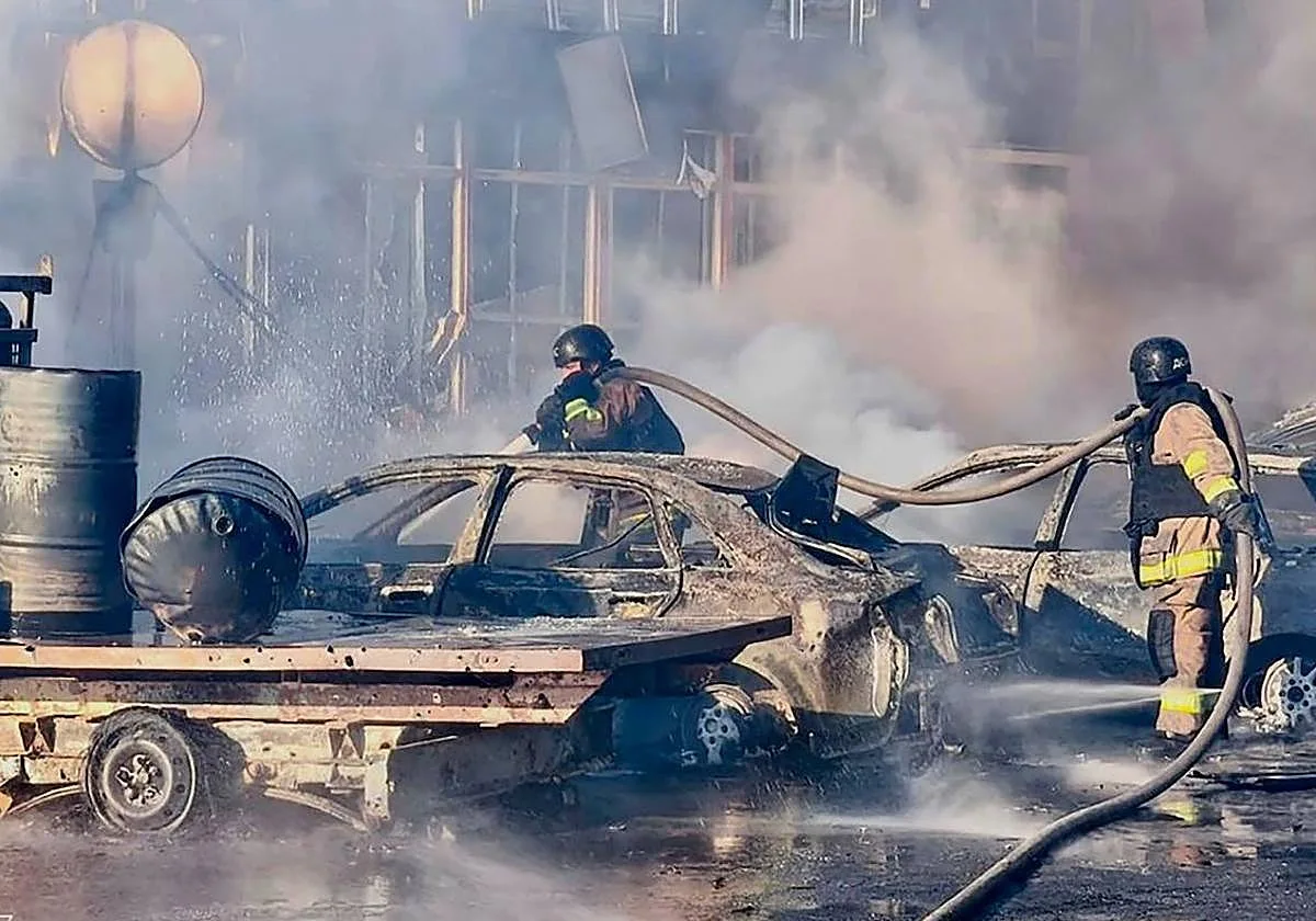 Al menos cuatro muertos en un bombardeo ruso sobre un centro comercial en Ucrania