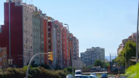 L'Hospitalet aprueba su nuevo recargo turístico, con el cual se financiará la ampliación de la Red de Escuelas Infantiles
