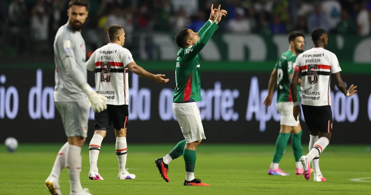 Vitor Roque marca, Palmeiras bate o São Paulo e retoma a liderança