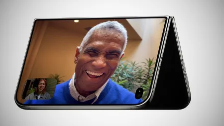 Hardware-Details zum iPhone Duo: IP-Rating, Display, Faltenfreiheit