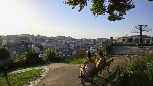 No primeiro dia de outono... Há 9 distritos sob aviso por causa do calor