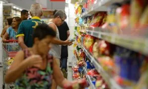 De aperto a bets ao Bolsa Família: como medidas impactam varejo e consumo na Bolsa?