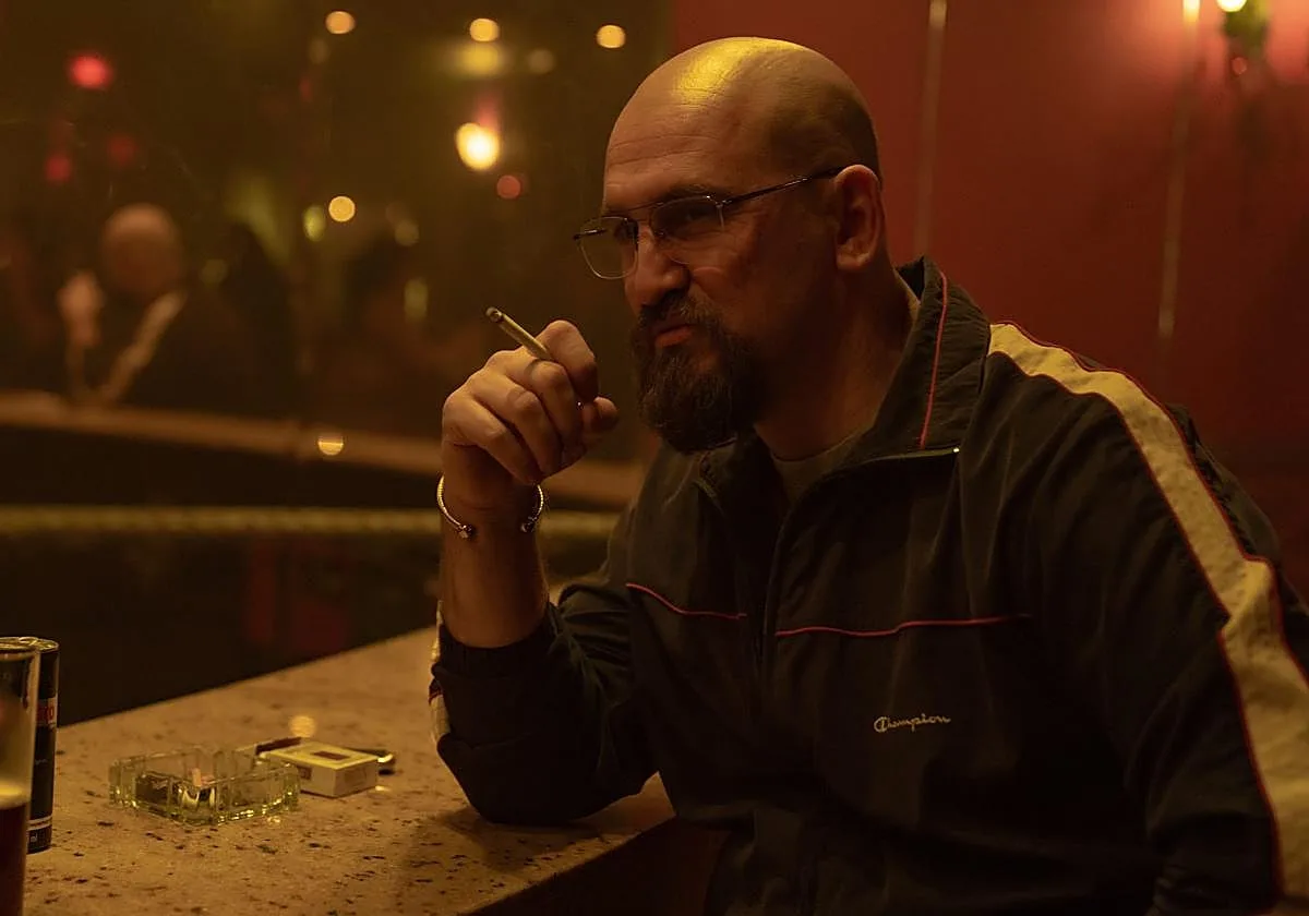 El nuevo thriller español que acaba de llegar a Movistar Plus y es ya un éxito: una serie sobre la mafia proxeneta protagonizada por Raúl Arévalo