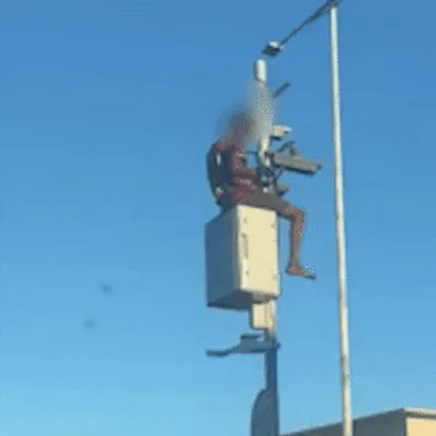 Epidemia na Capital: homem é flagrado furtando fios de radar em plena luz do dia