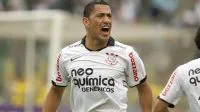 Corinthians: joia de 17 anos deve ser titular contra o Flamengo