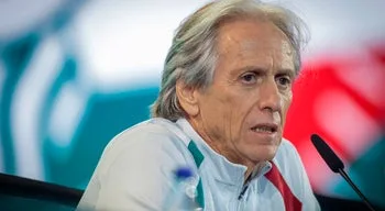 Jorge Jesus confirma titularidade do capitão. Ronaldo diz: "Os portugueses estão a contar comigo"