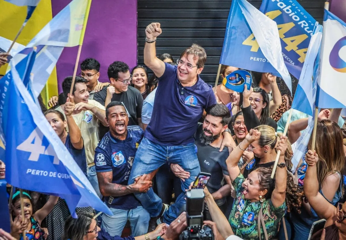 Candidato do “Poder”, Fábio Rueda inaugura Comitê de campanha com multidão de apoiadores