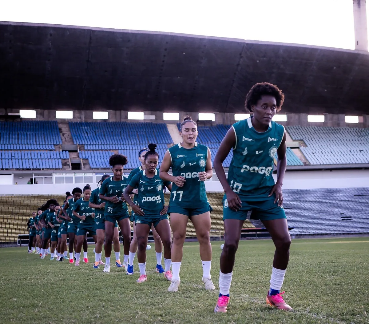 Atlético-PI faz último treino no PI antes de viagem para Manaus; seis atletas ficam à disposição