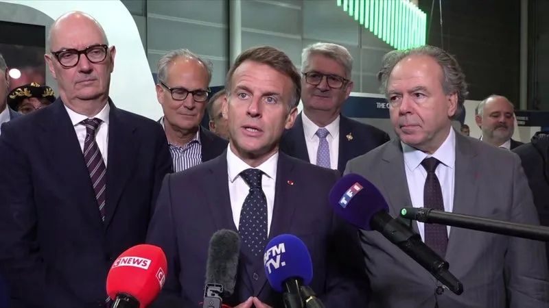 Emmanuel Macron annonce au Mondial de l'Auto un "accord imminent" entre la France et l'Allemagne pour "mieux protéger" l'industrie européenne