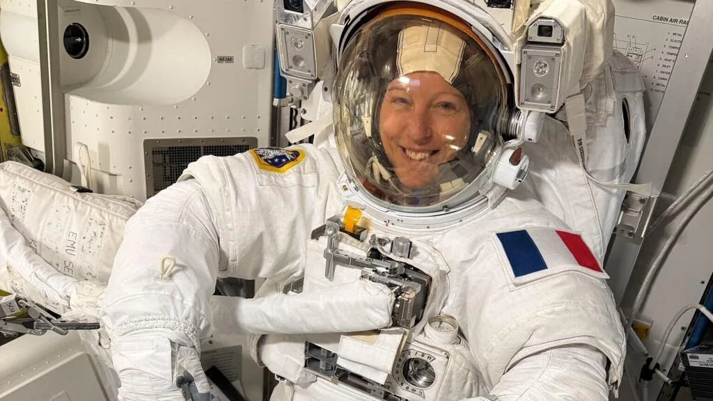 EN DIRECT - Sophie Adenot devient la première Française à sortir dans l'espace