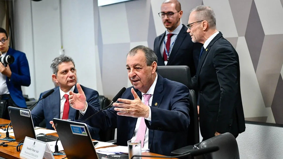 Miriam Leitão: Omar Aziz diz que fim da escala 6x1 deve ser votado na CCJ e no plenário na quarta-feira (2)