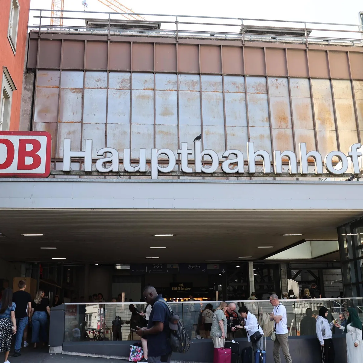 Alkoholverbot an Bahnhöfen - Drogenbeauftragter Streeck begrüßt neue Regelung