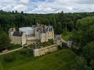 La Sarthe vue du ciel. Le château de Courtanvaux, la fierté des habitants de Bessé-sur-Braye