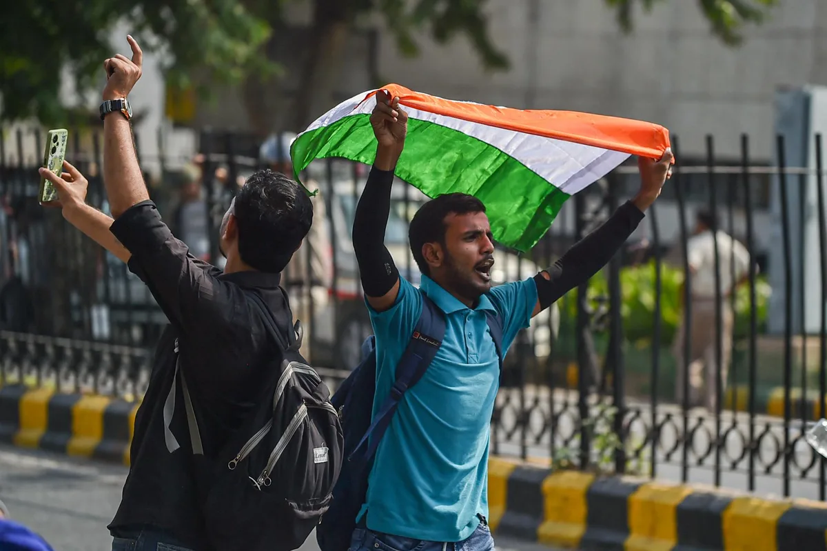En Inde, le gouvernement sort les grands moyens face à la révolte des « cafards » contre la tambouille électorale