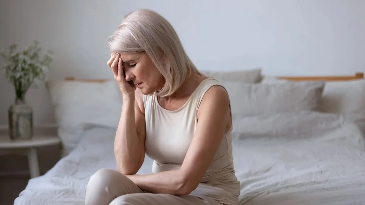 Queda do estrogênio na menopausa acelera perda óssea; veja como proteger os ossos e quais alimentos consumir