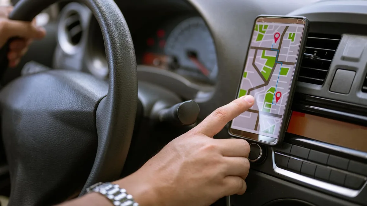 54 Prozent Rabatt: Kabellose MagSafe Auto-Handyhalterung fürs iPhone heute stark reduziert