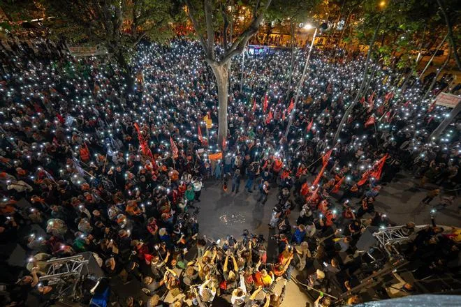 Reacciones a la muerte de Maricarmen, en directo Última hora de la acampada por la vivienda, protestas y huelga general