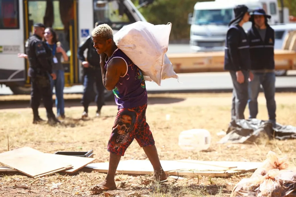 No DF, 42 moradores de rua foram enviados de volta para seus estados