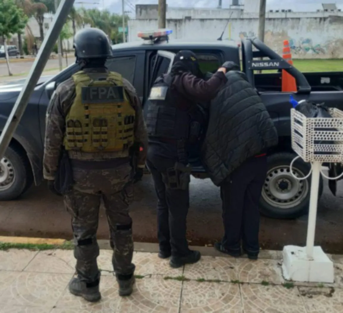 Detuvieron a dos personas tras una serie de allanamientos por drogas en Córdoba