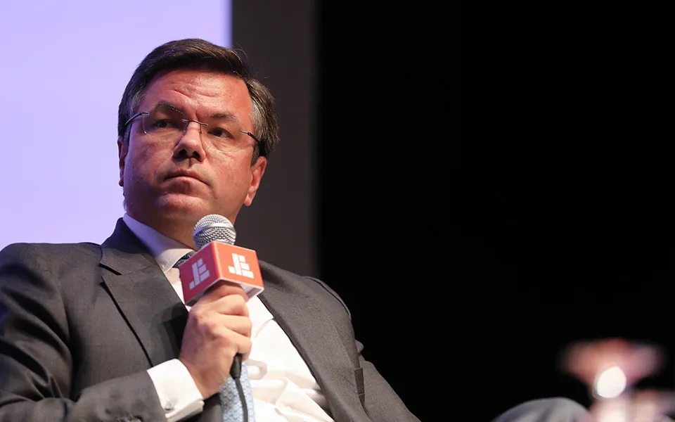 Governo avança com projeto-piloto em municípios para usar IA nos licenciamentos