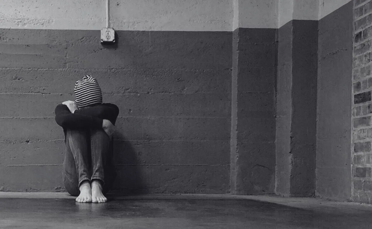 Mulher vítima de violência doméstica que vivia em cárcere privado é resgatada em Maringá; suspeito foi preso